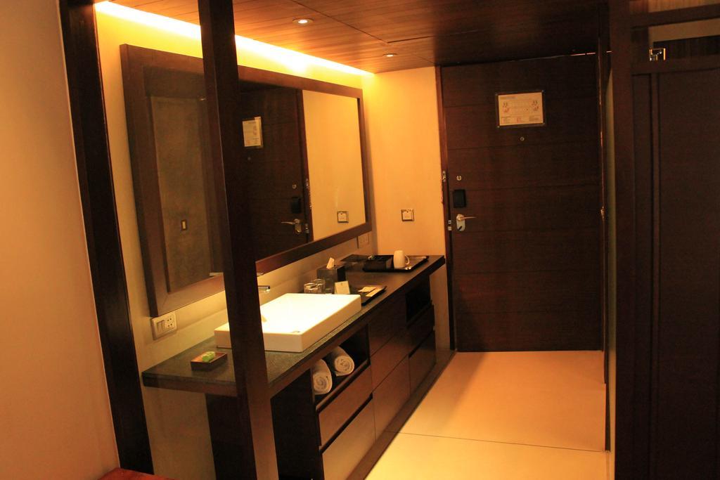 Holiday Inn & Suites Bengaluru Whitefield Exteriör bild